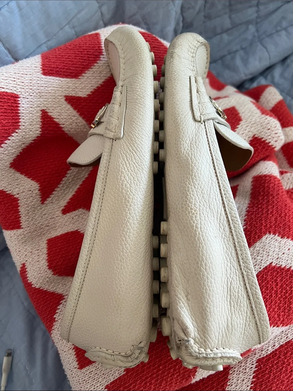Classic off white bone gancini Ferragamo driver loafers size 8.5 Horsebit bone